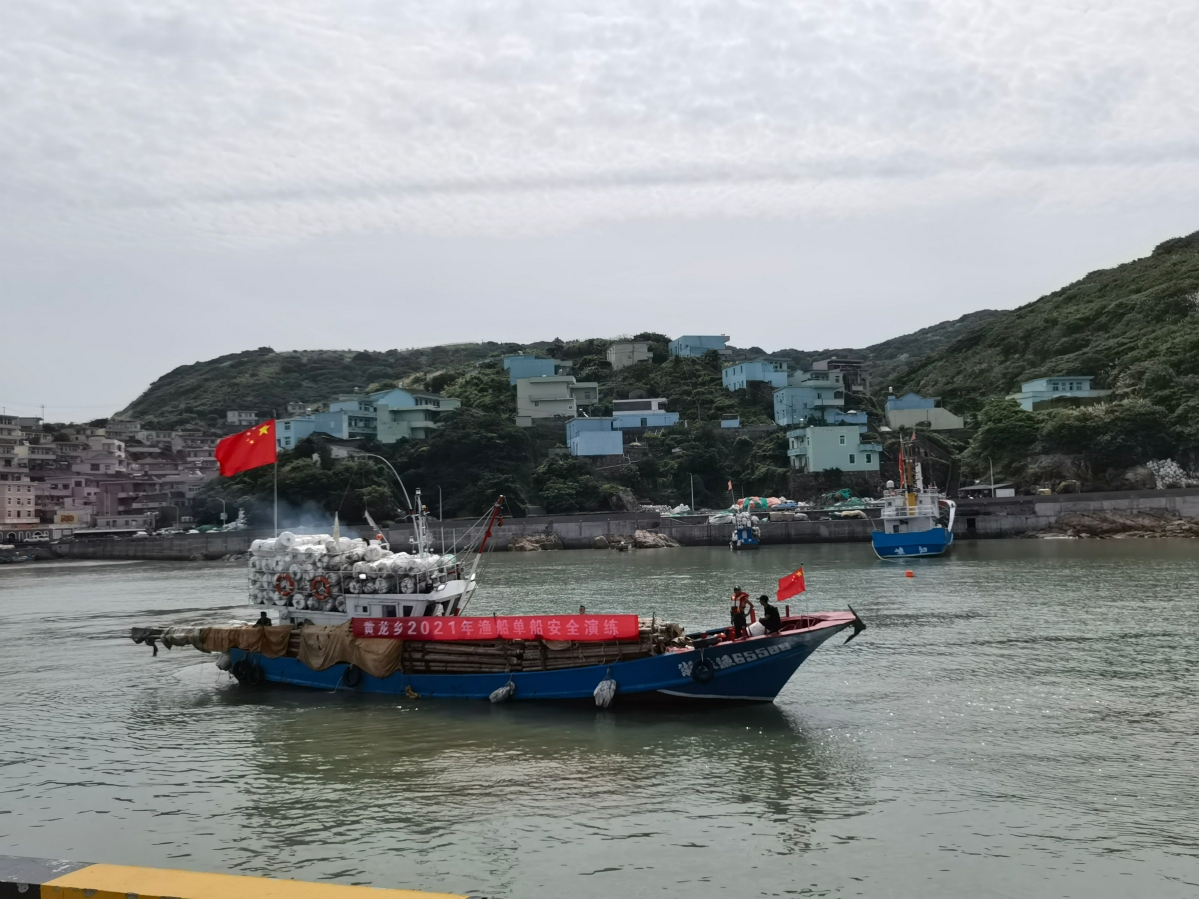 黄龙乡开展渔船单船海上救助应急演练